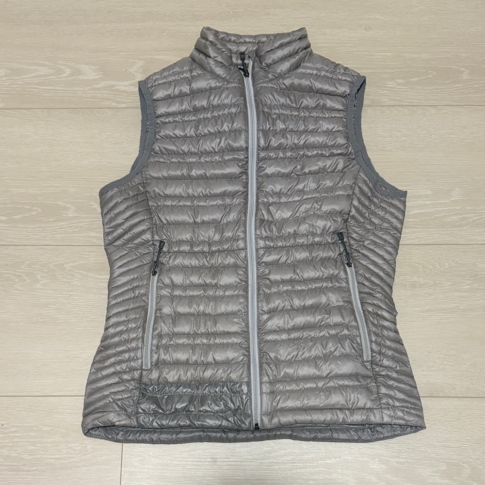 Patagonia Women's Silver Quilted Vest - Picture 2 of 7